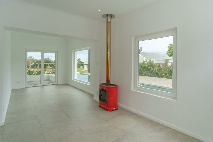 6 Bedroom Property for Sale in Meadowsteads Western Cape